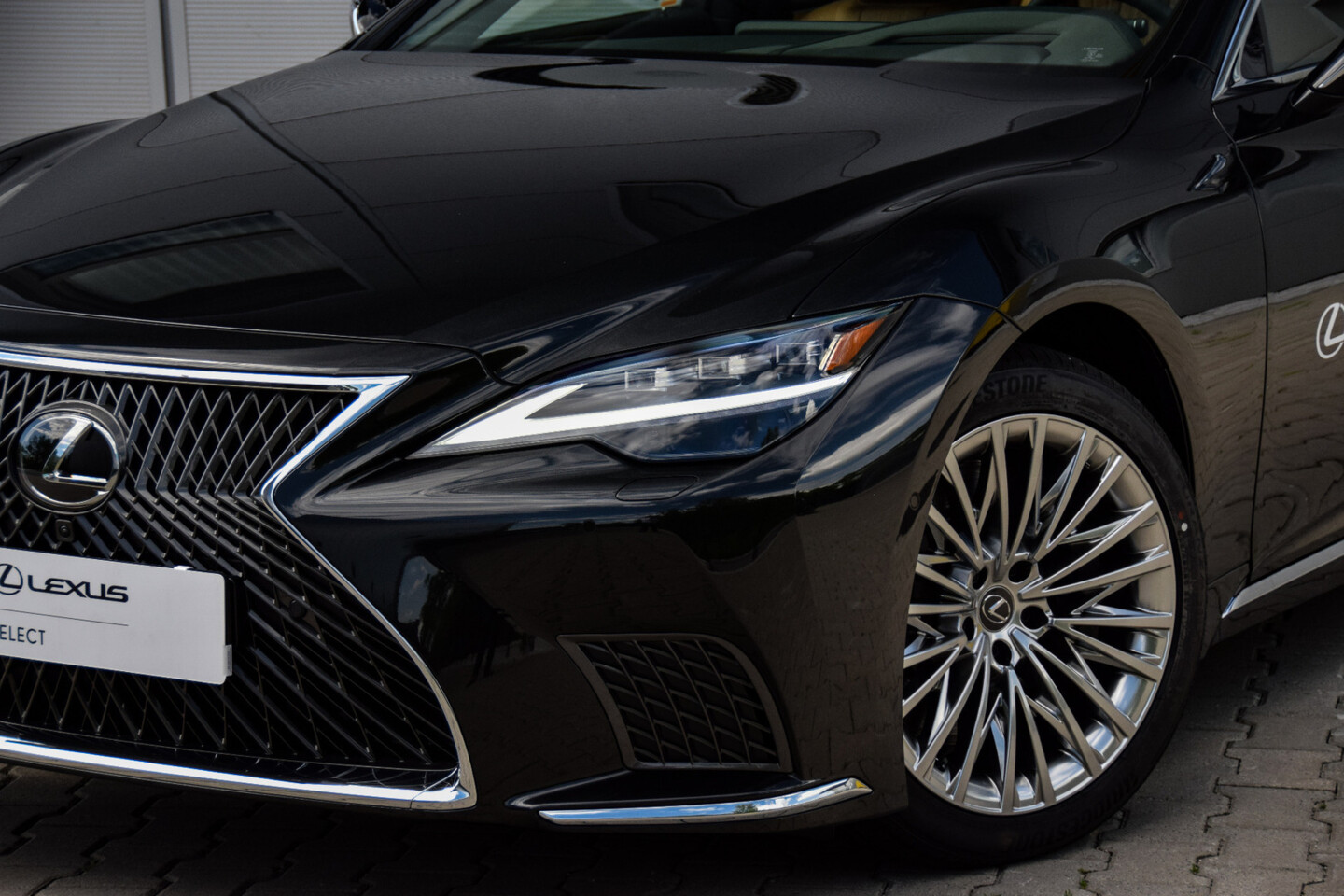 Lexus LS