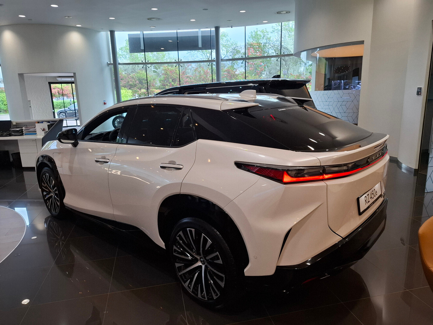 Lexus RZ
