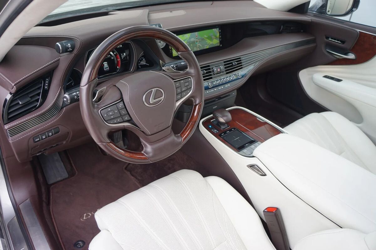 Lexus LS