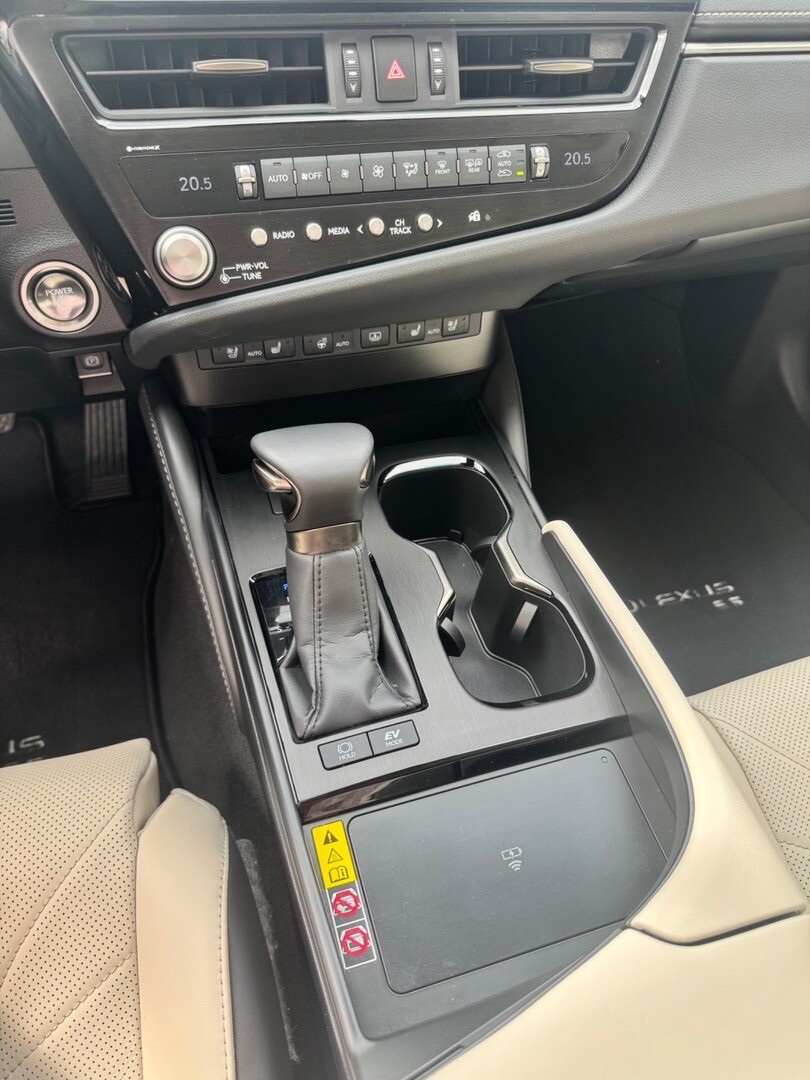 Lexus ES