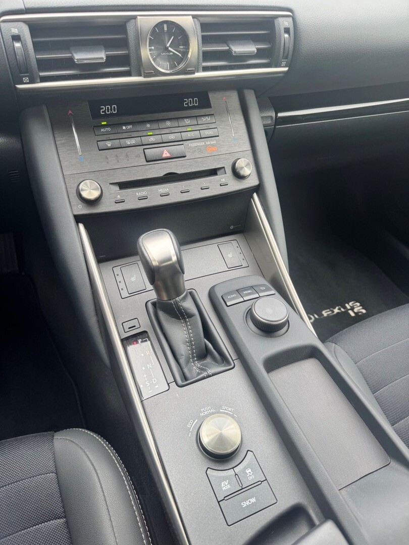 Lexus IS