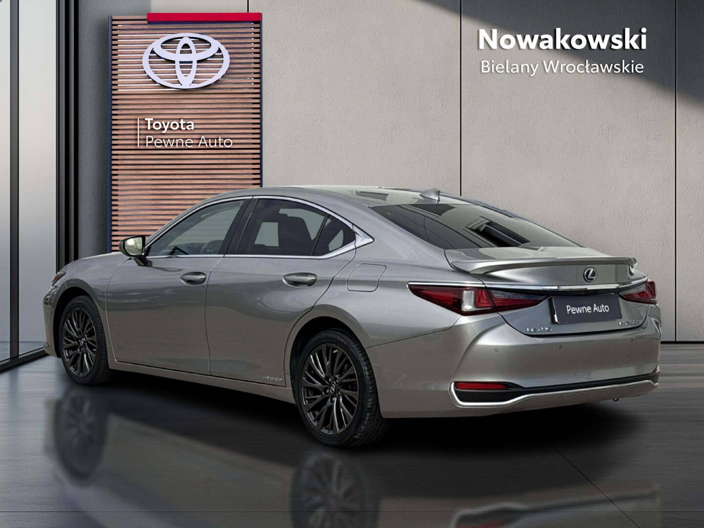Lexus ES