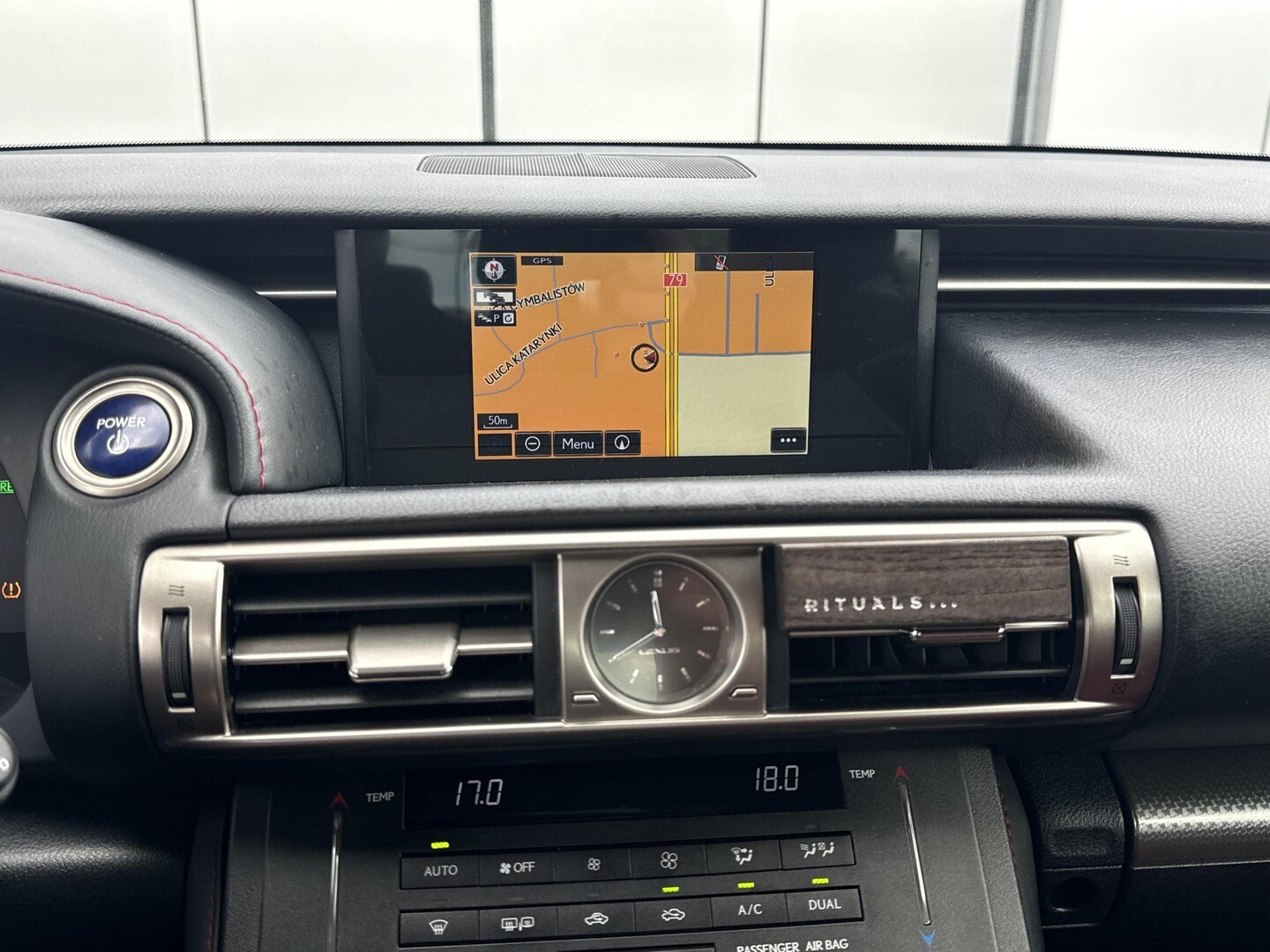 Lexus IS