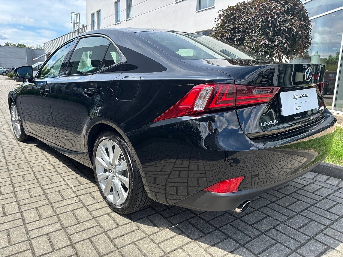 Lexus IS