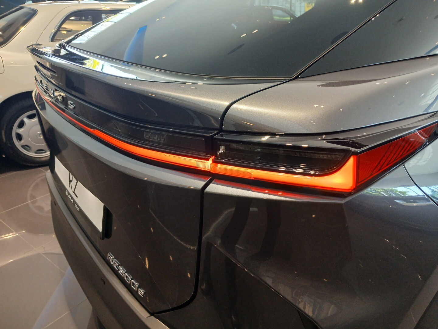 Lexus RZ