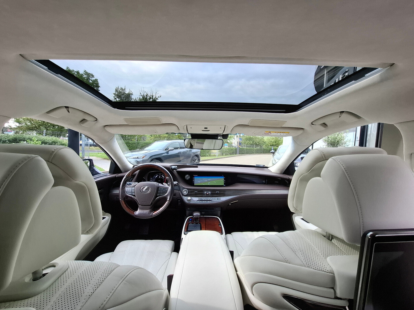 Lexus LS