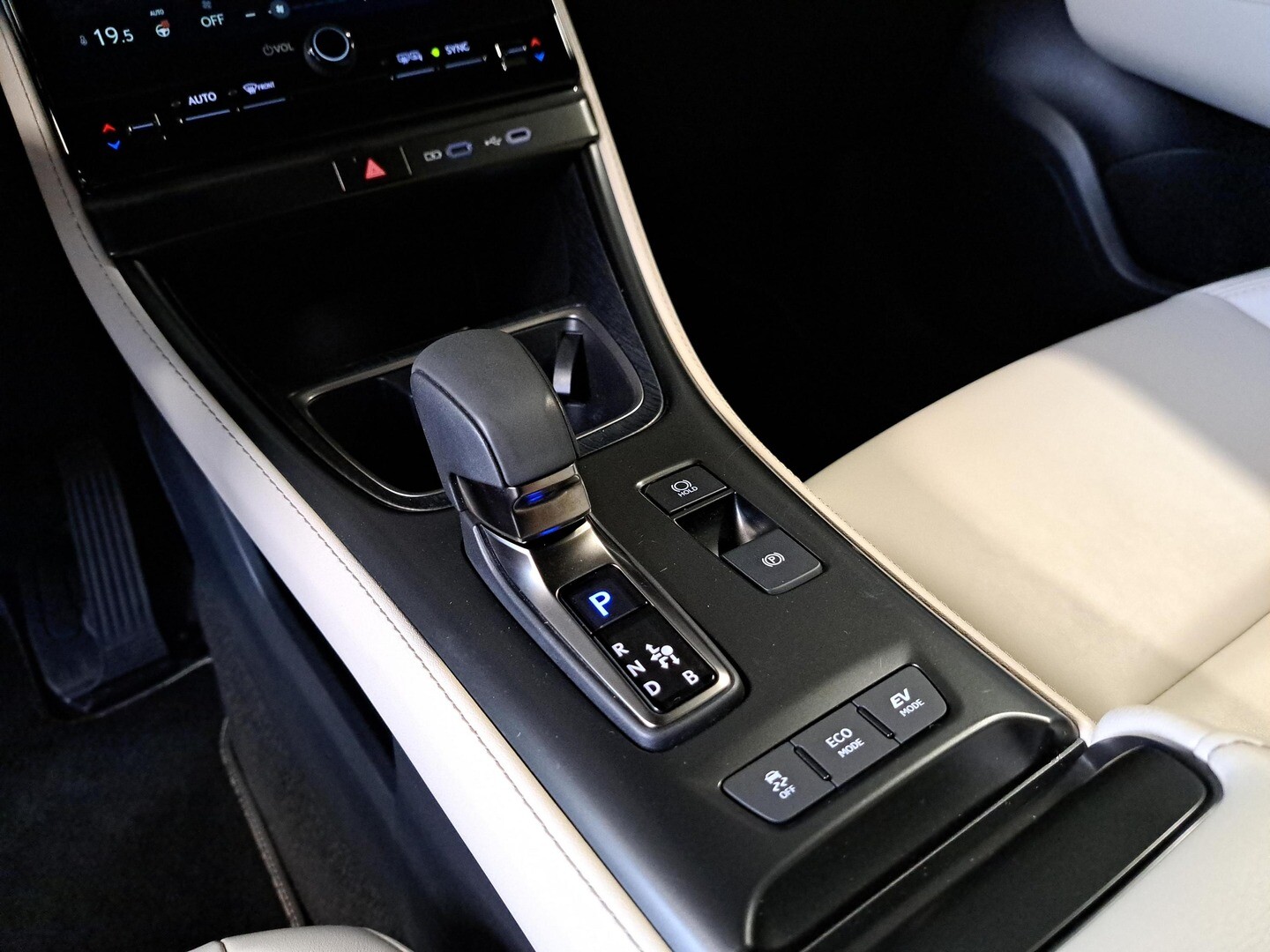 Lexus LBX