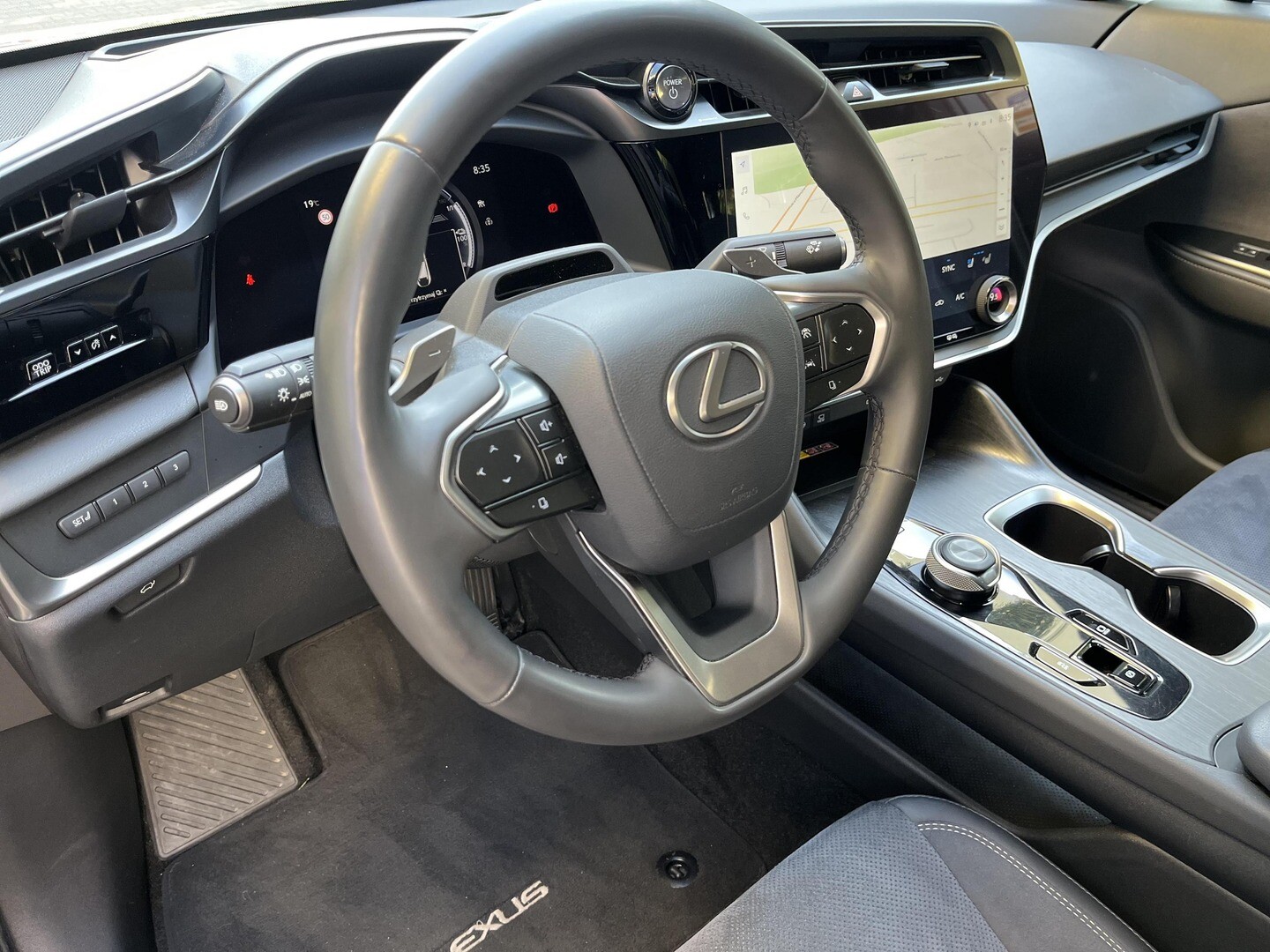 Lexus RZ