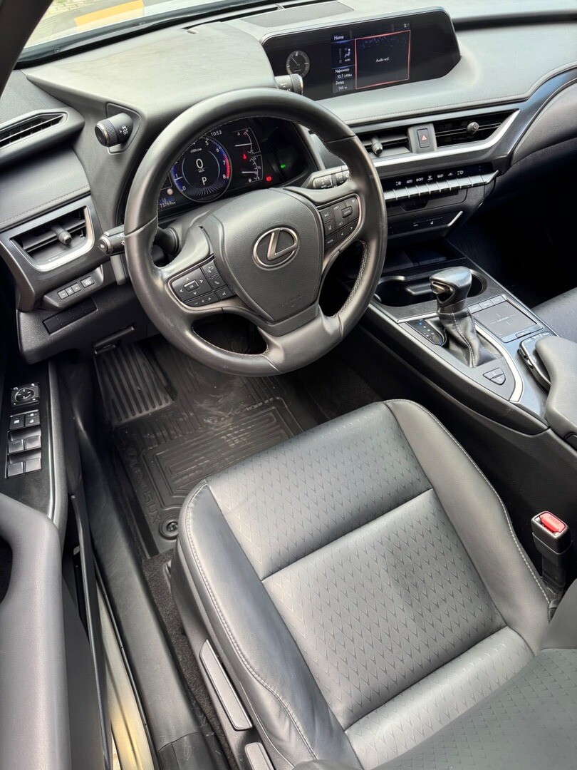 Lexus UX