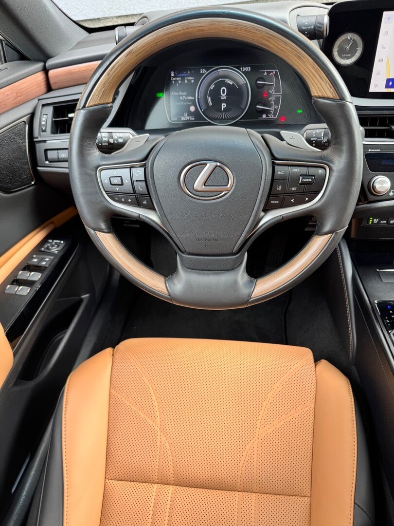 Lexus ES