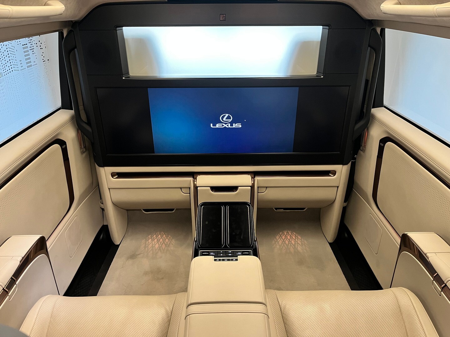 Lexus LM