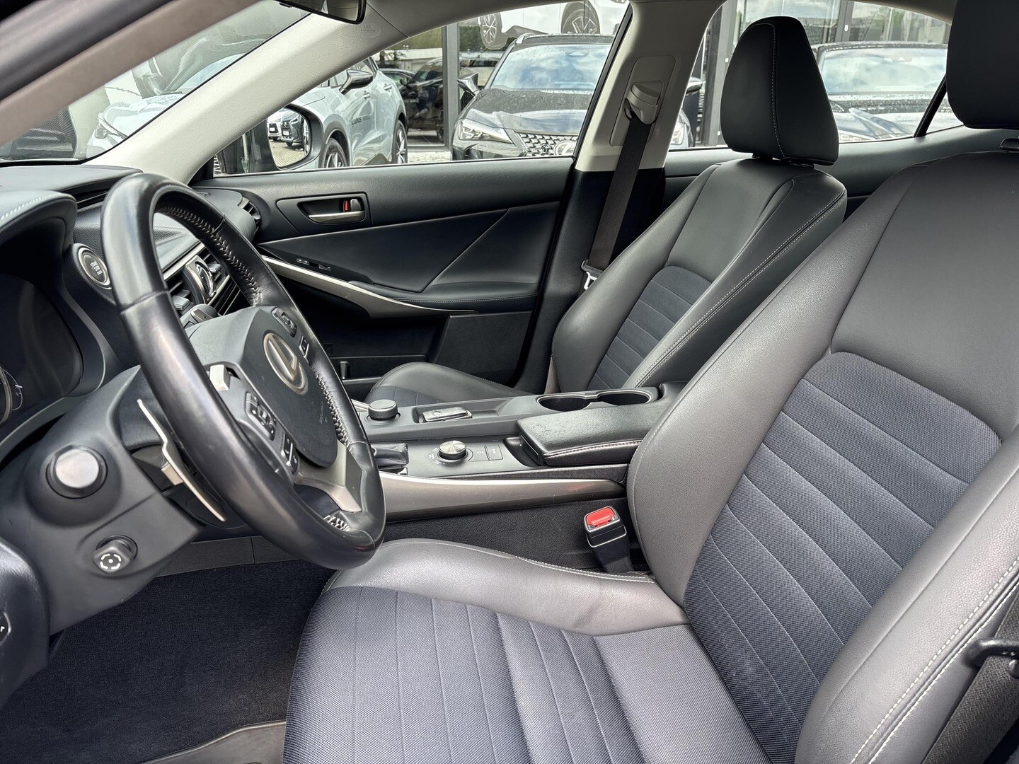 Lexus IS