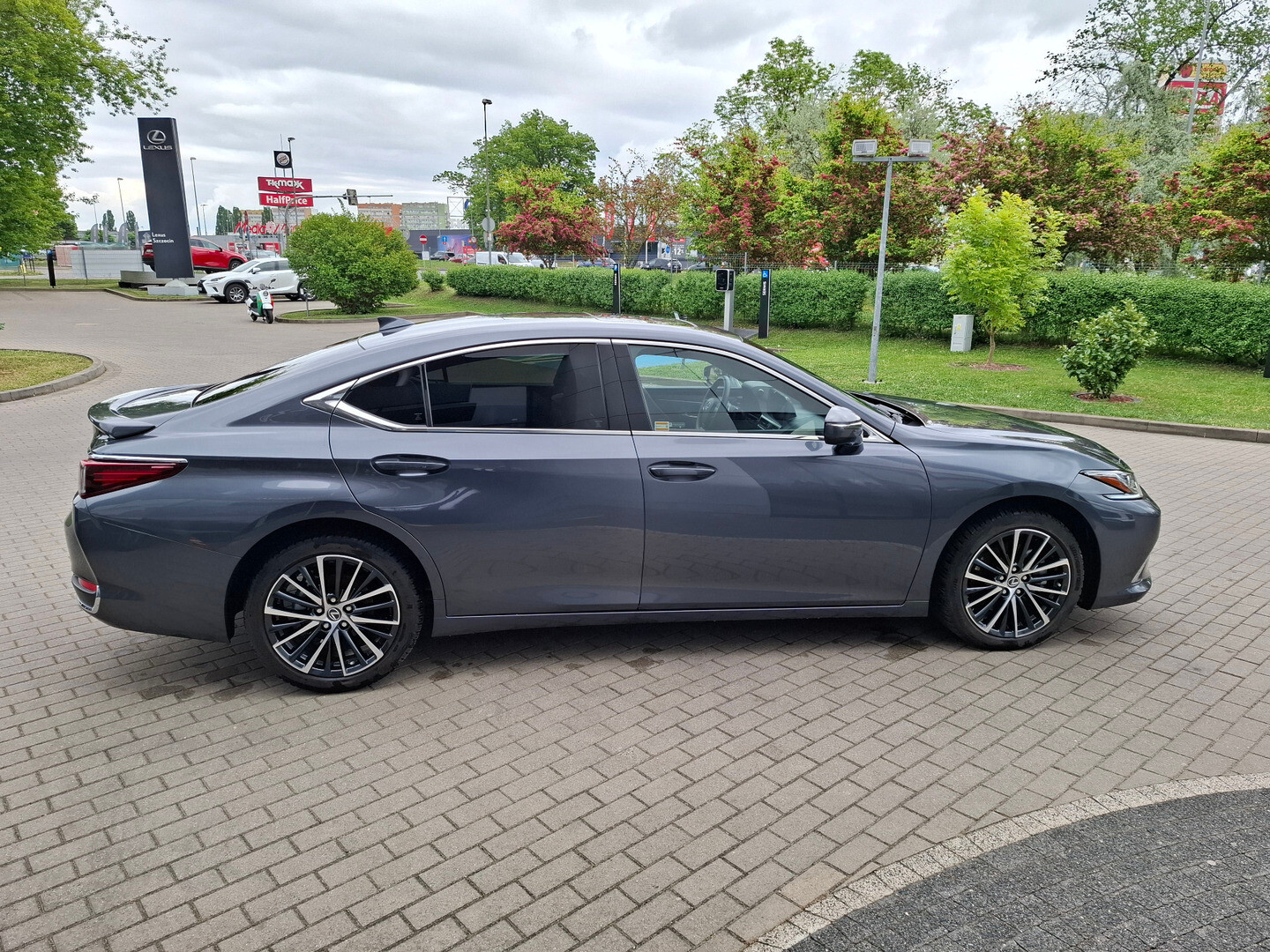 Lexus ES