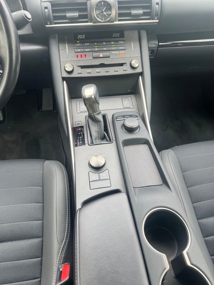 Lexus IS