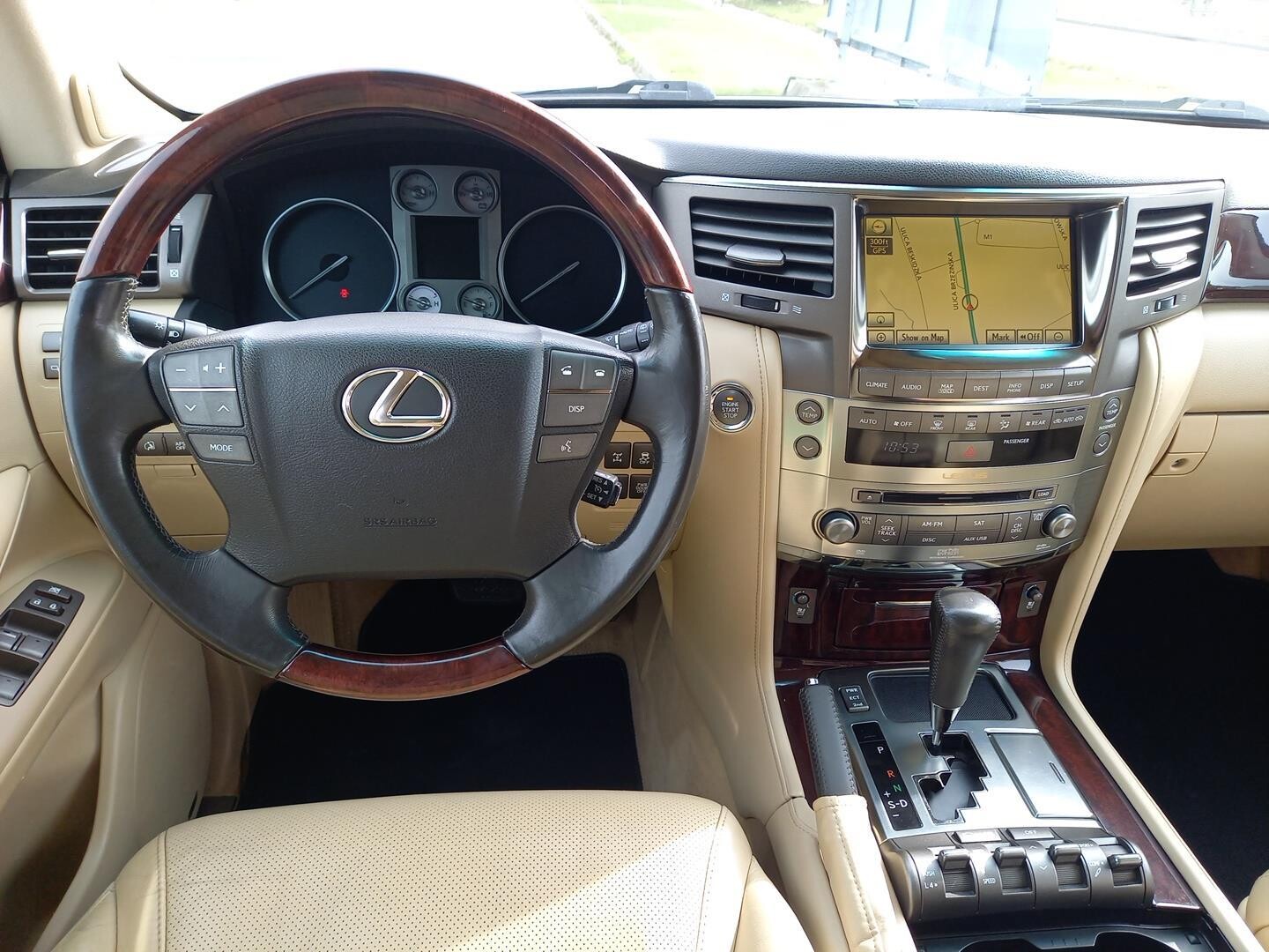 Lexus LX