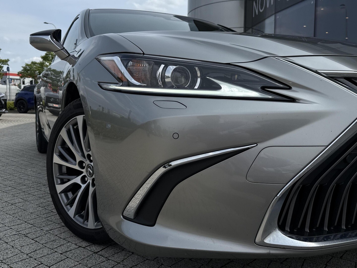 Lexus ES