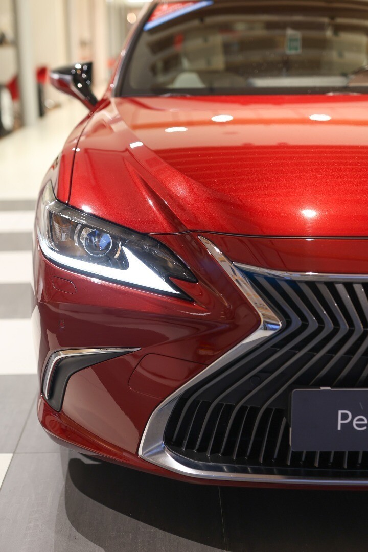 Lexus ES
