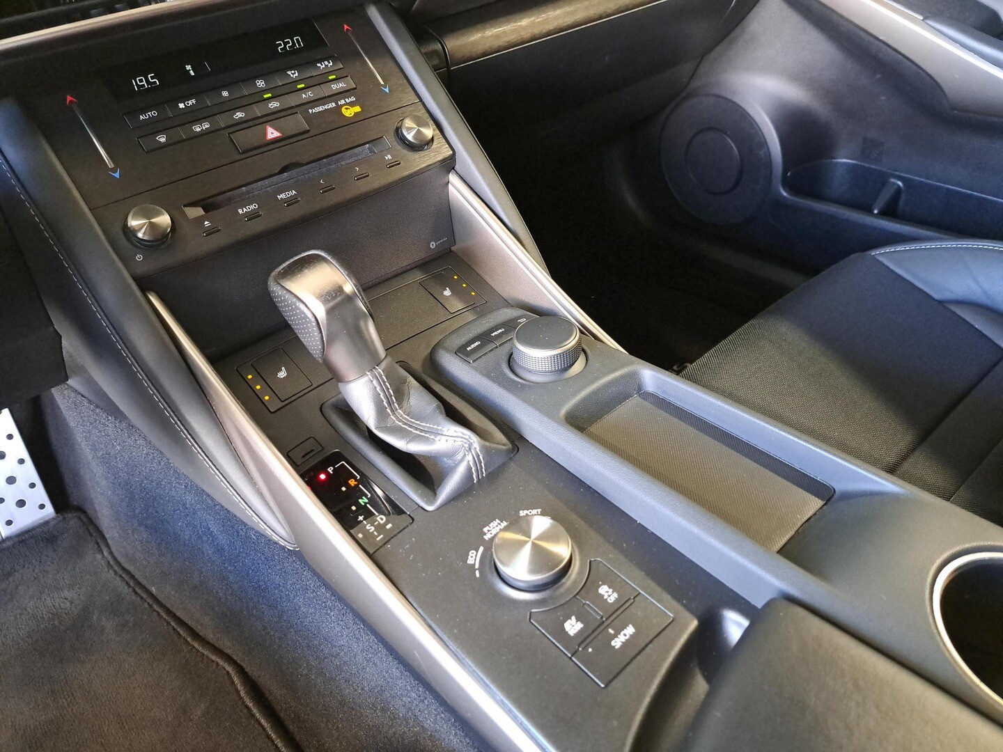 Lexus IS