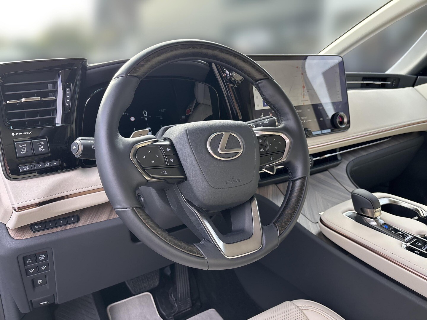 Lexus LM
