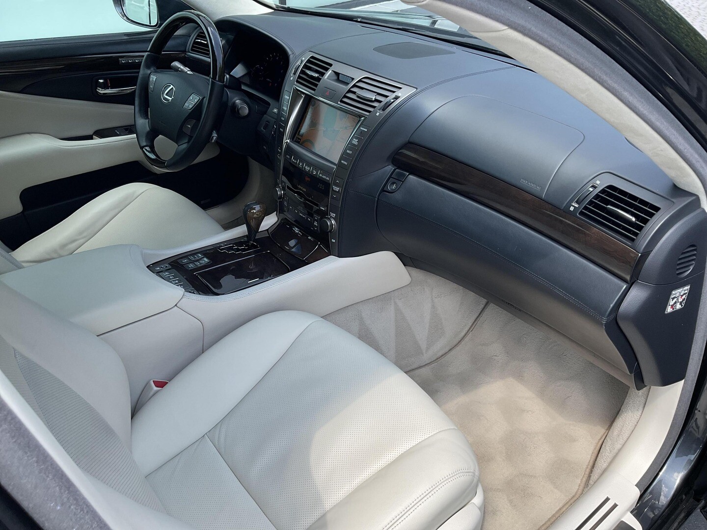 Lexus LS