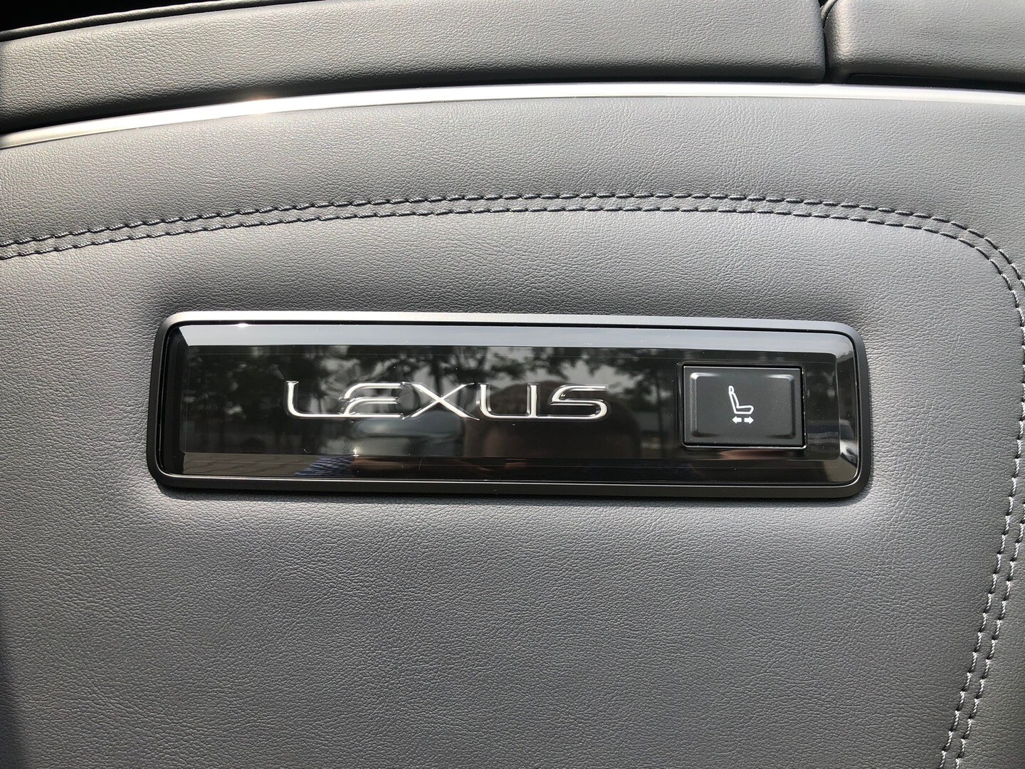 Lexus LM