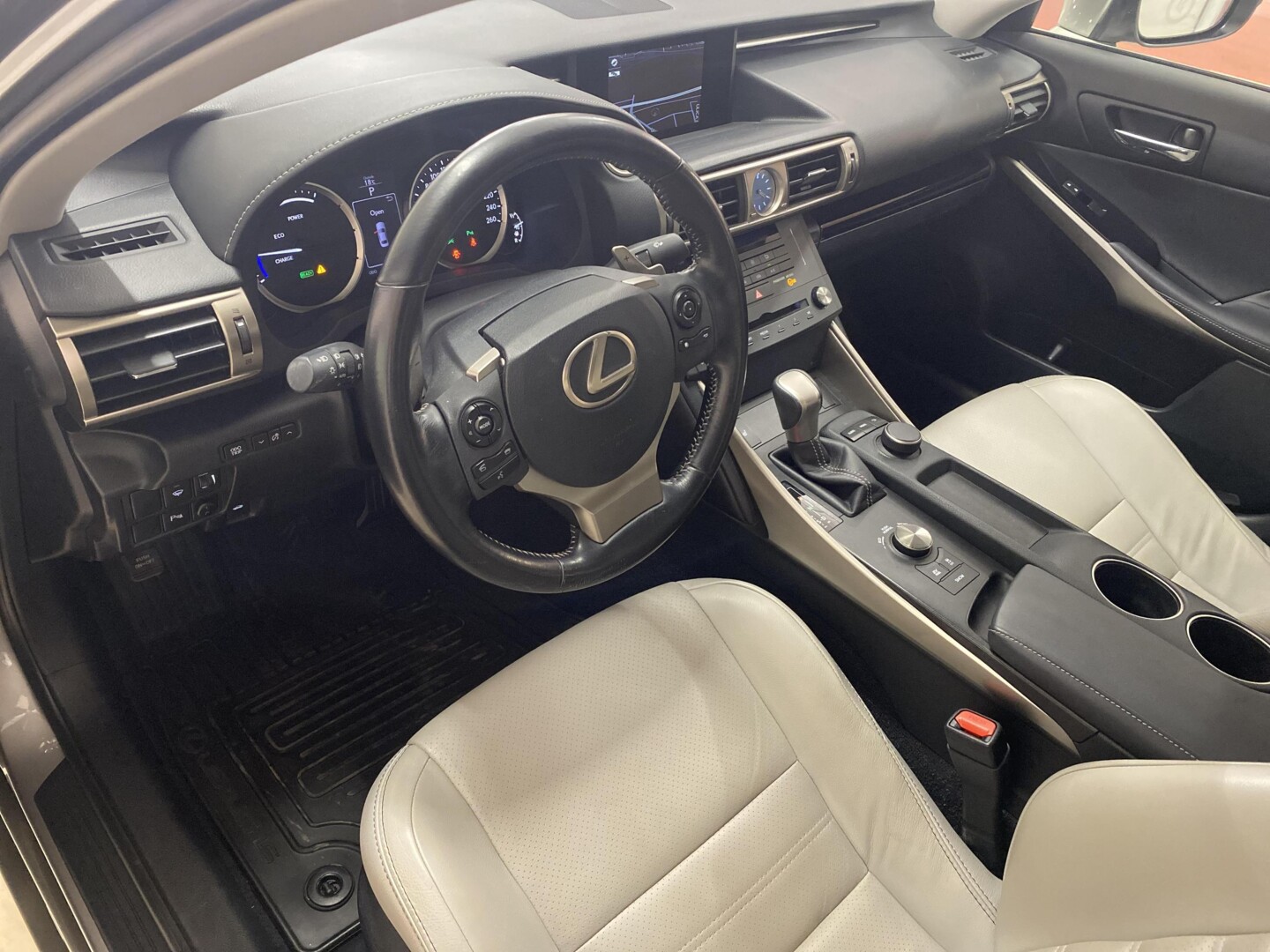 Lexus IS