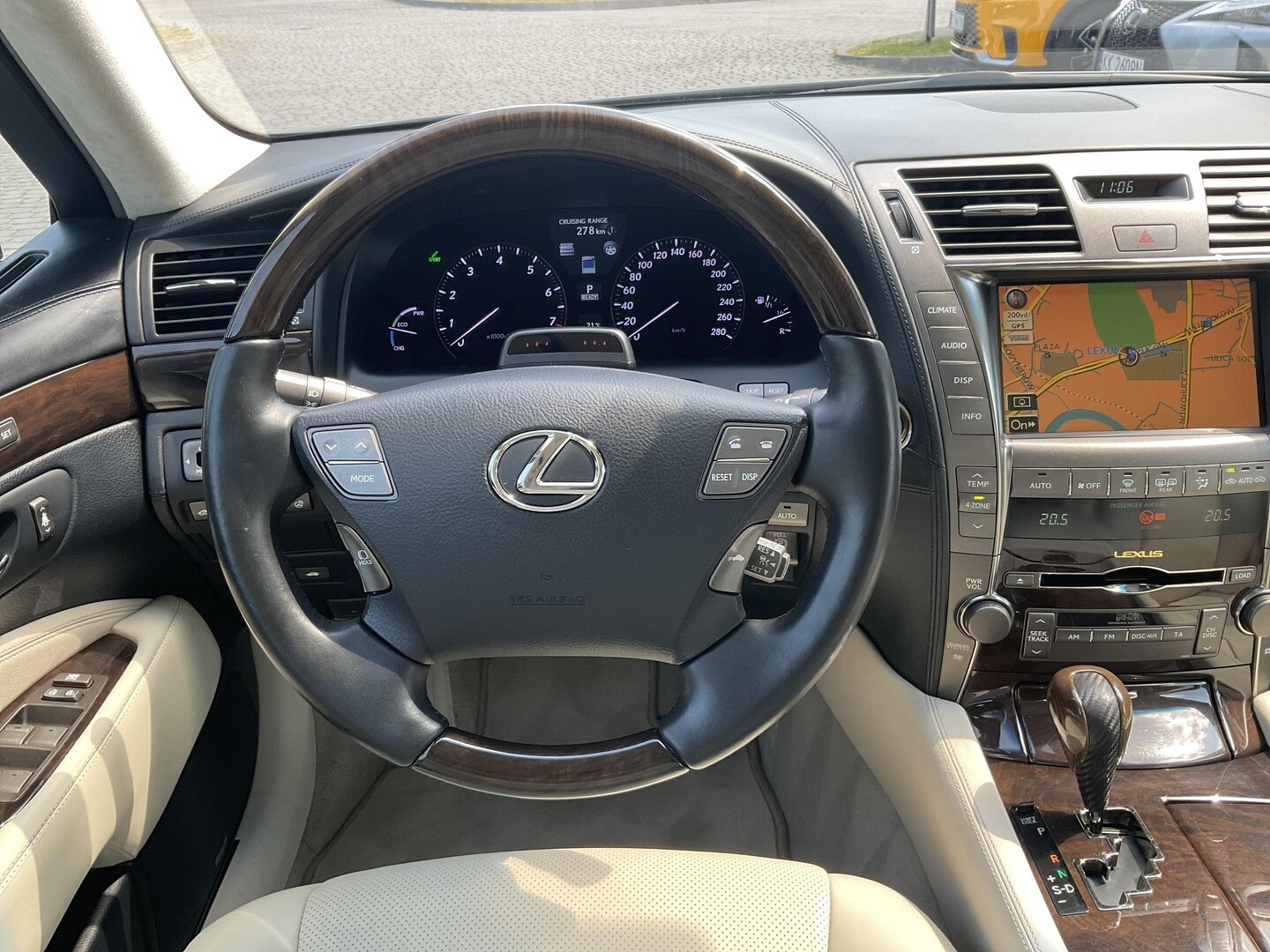 Lexus LS