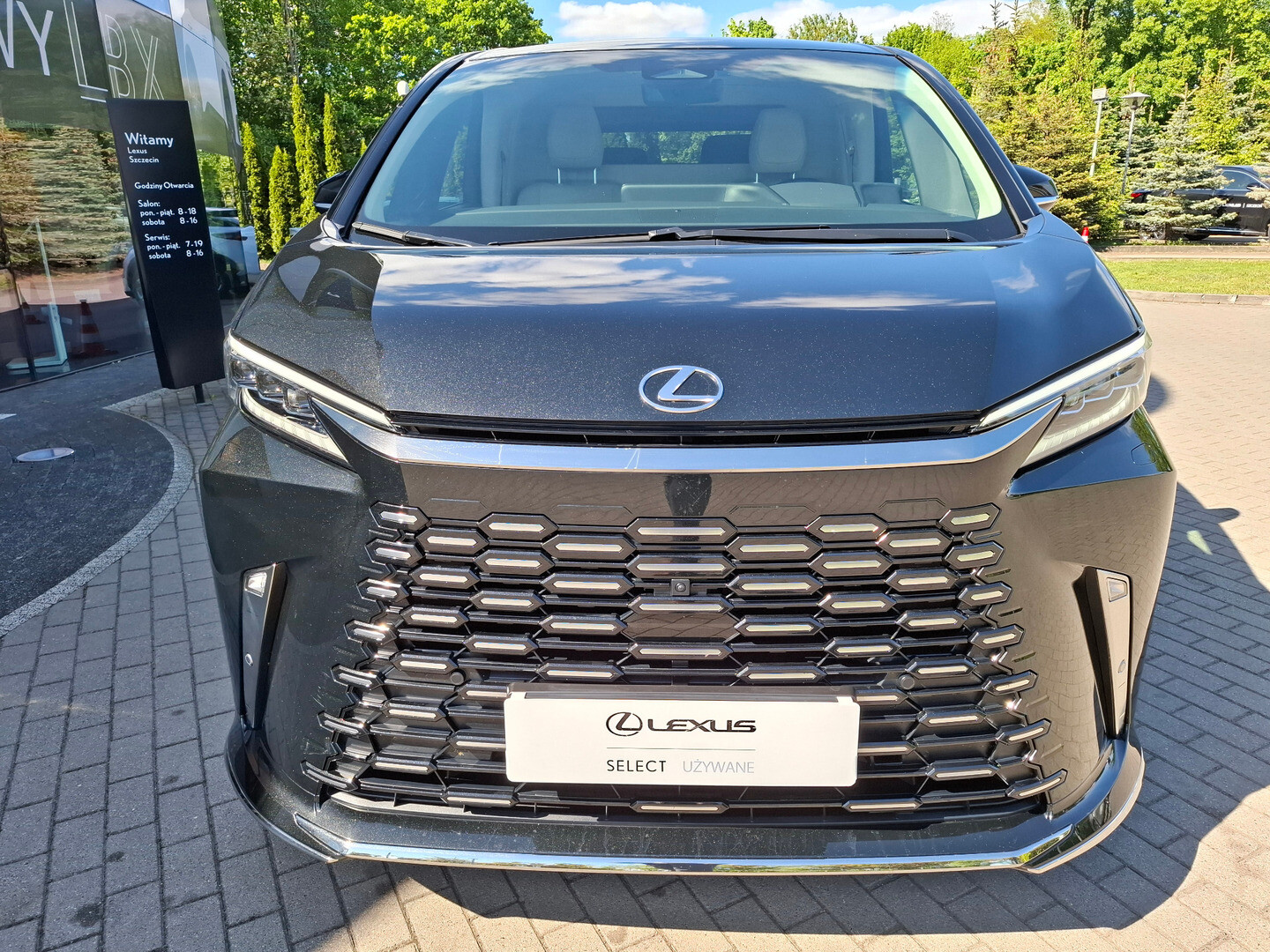 Lexus LM