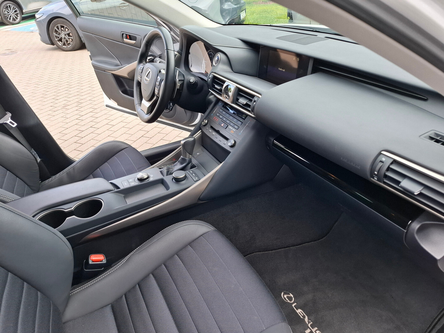 Lexus IS