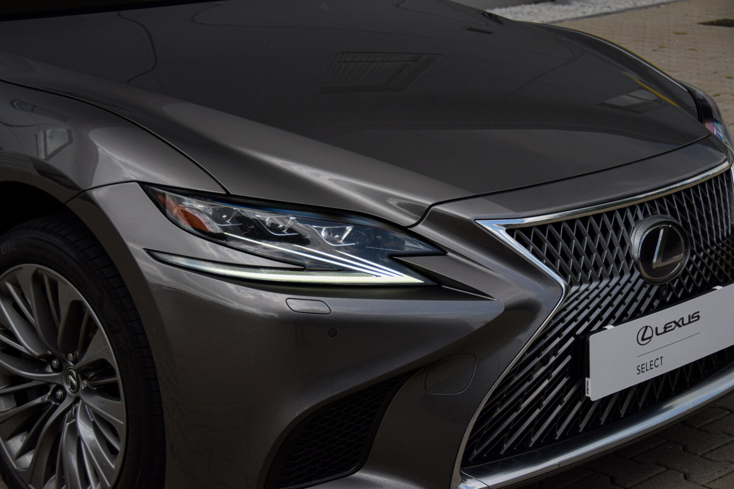 Lexus LS