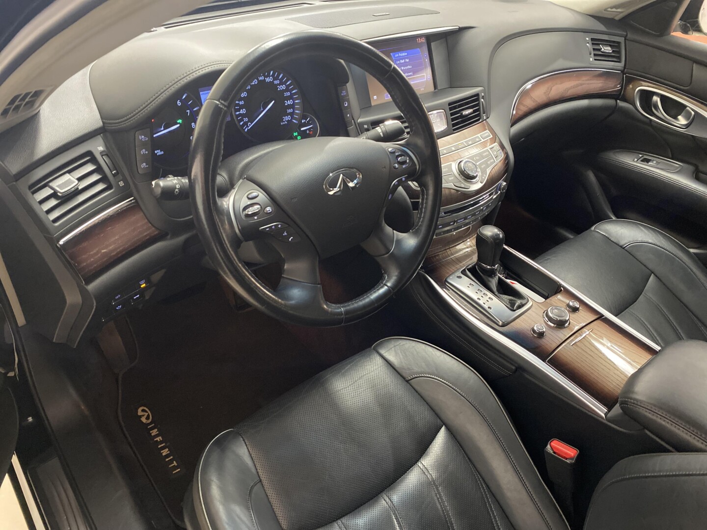 Infiniti Q70