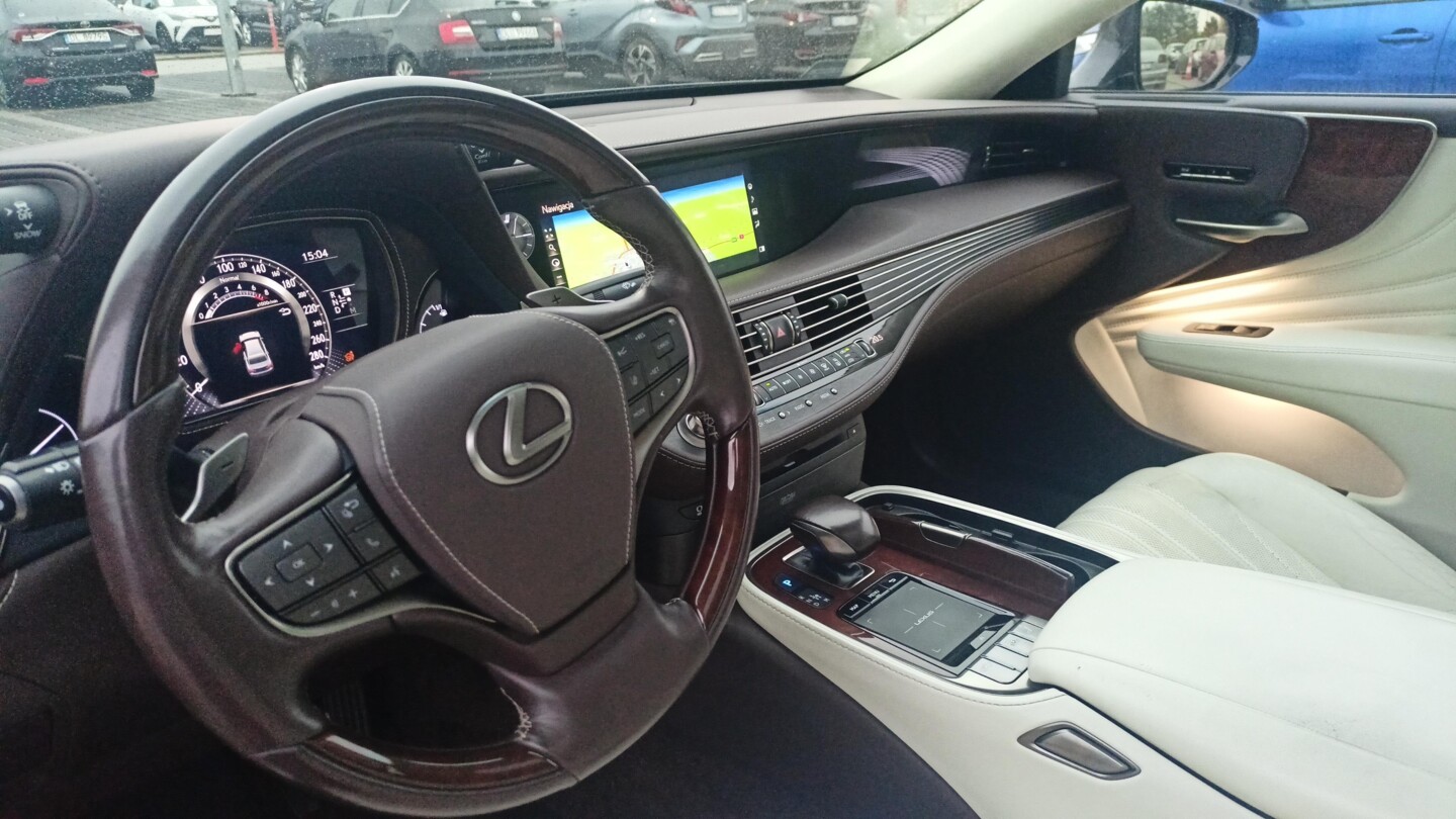 Lexus LS