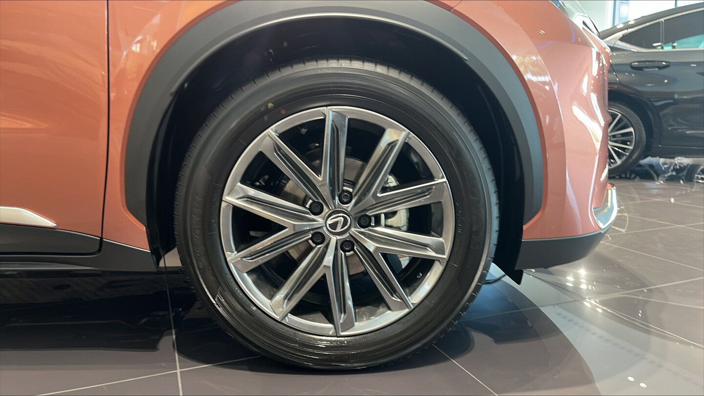 Lexus LBX