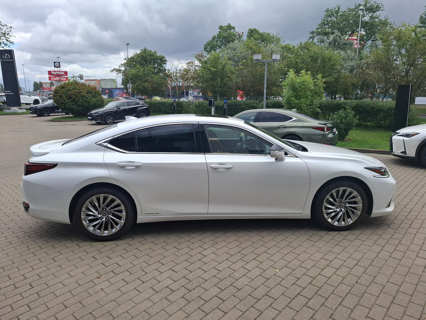 Lexus ES