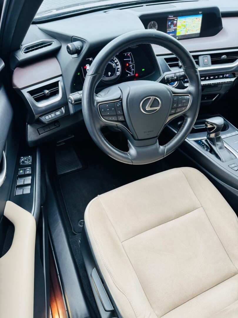 Lexus UX