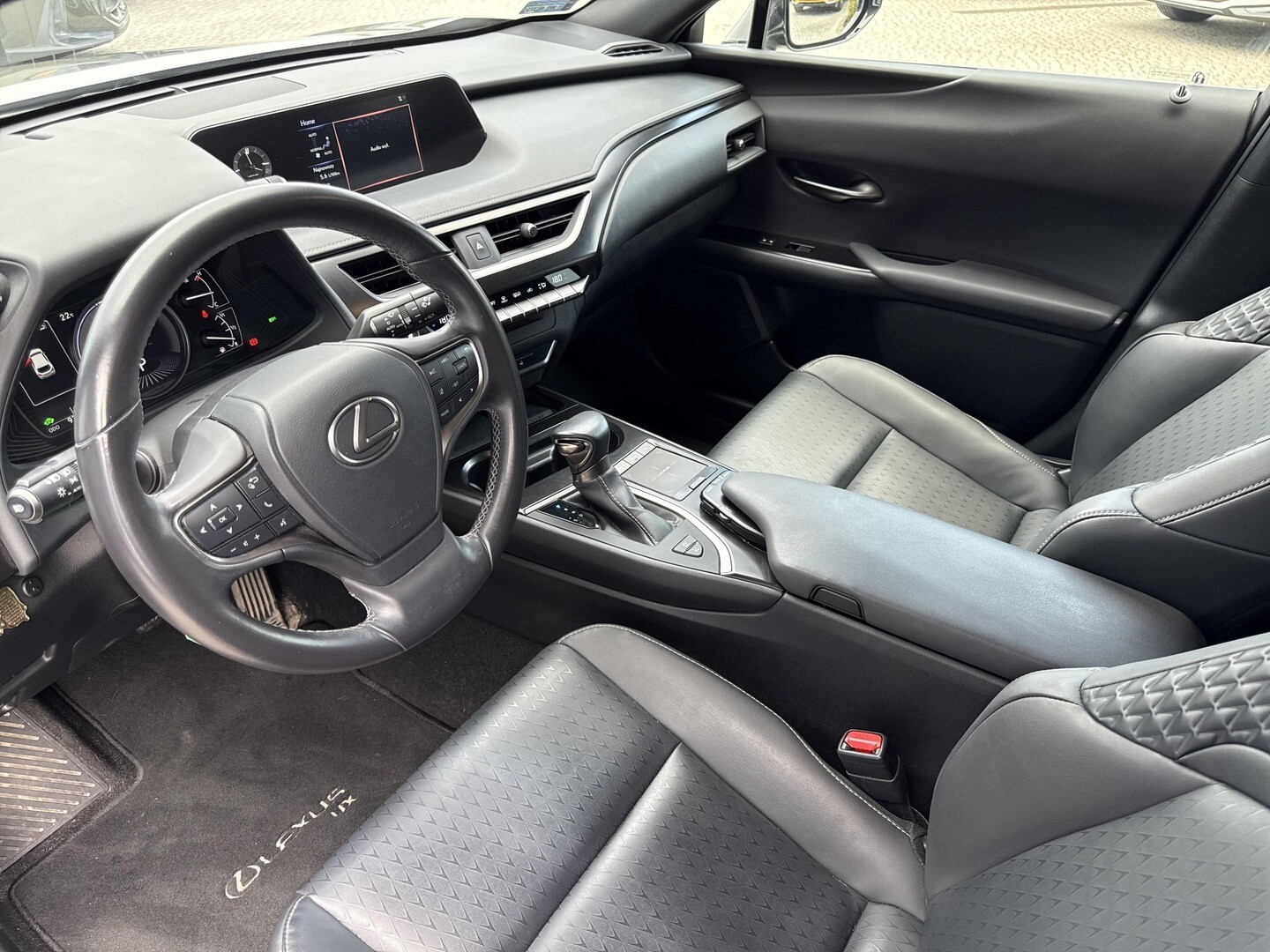 Lexus UX
