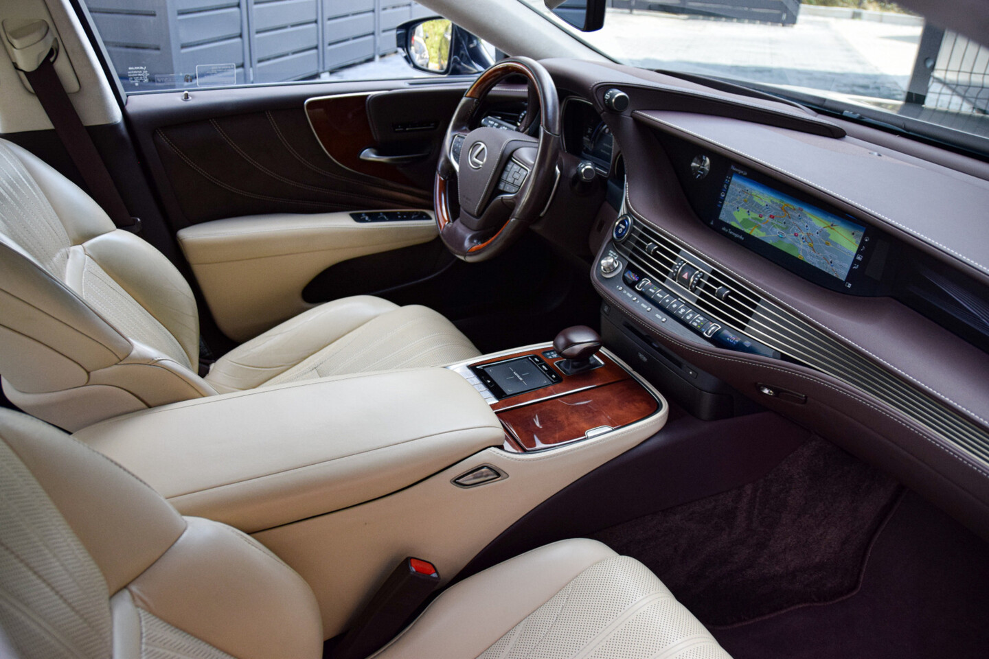 Lexus LS