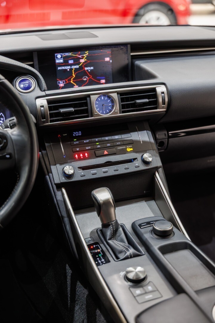 Lexus IS