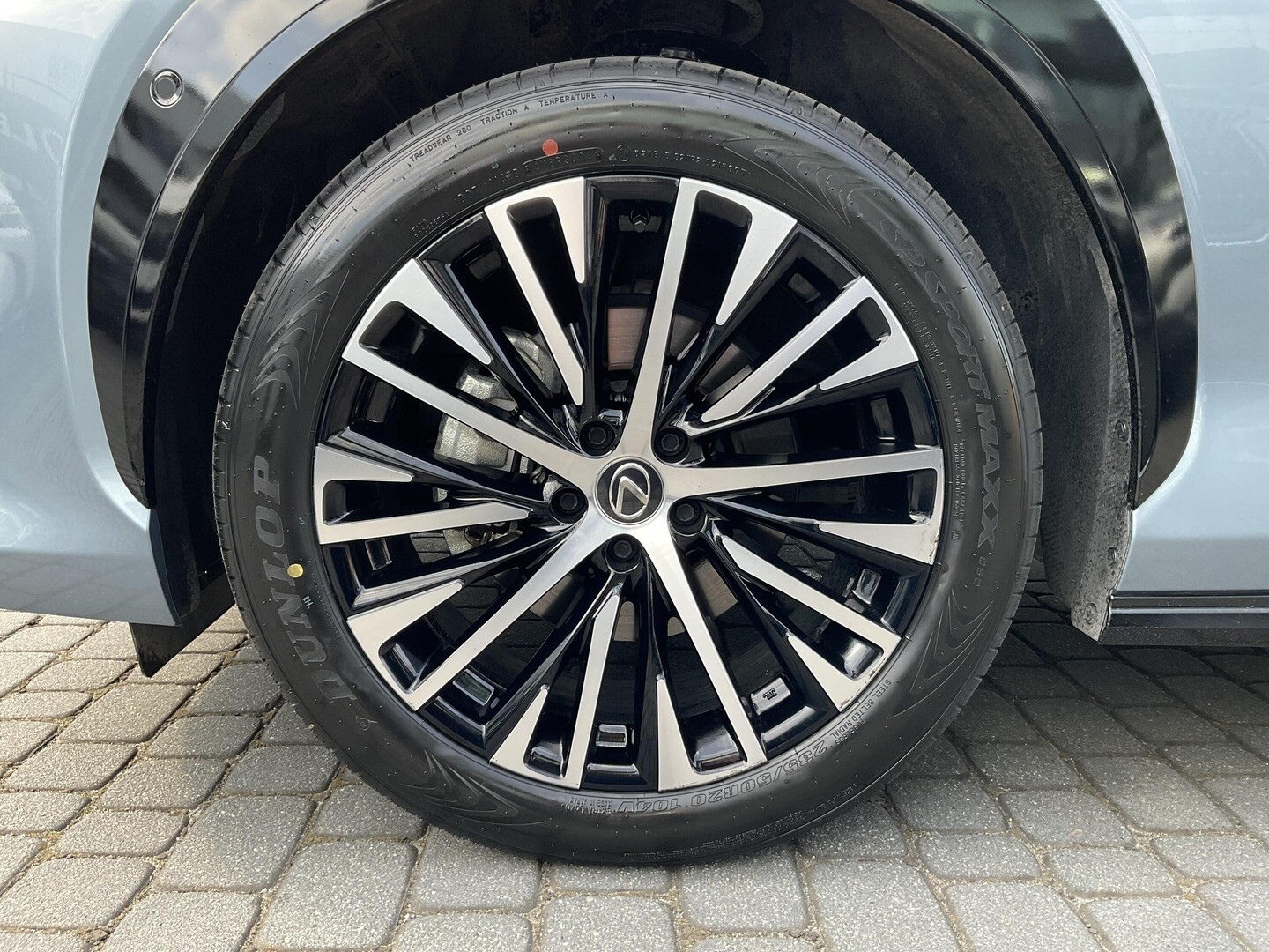 Lexus RZ
