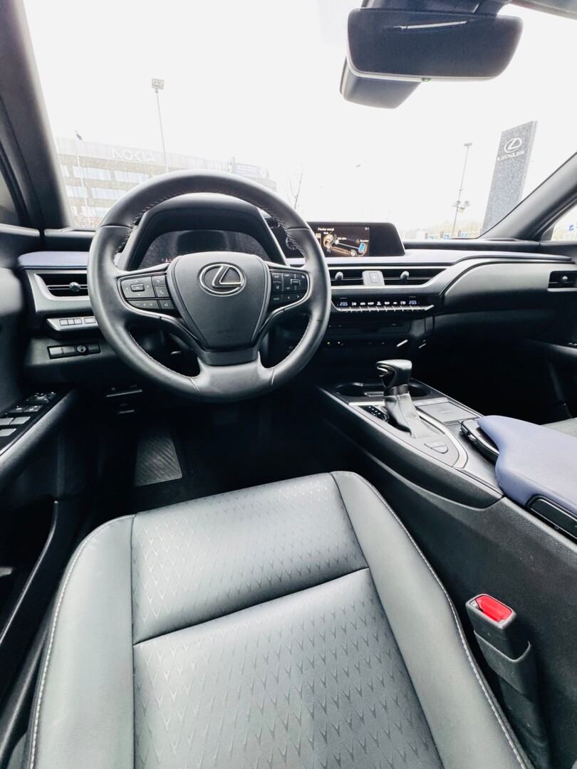 Lexus UX