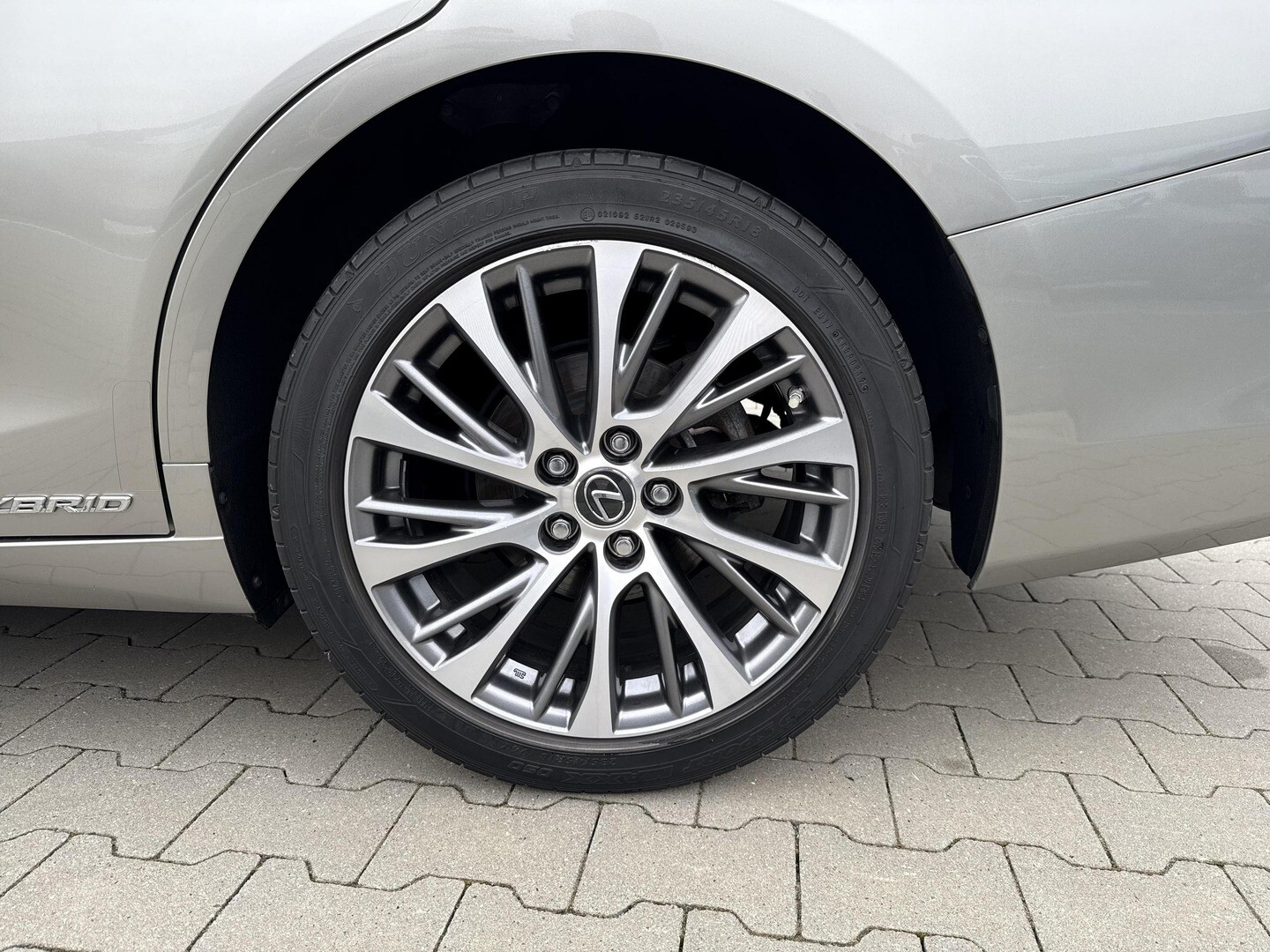Lexus ES