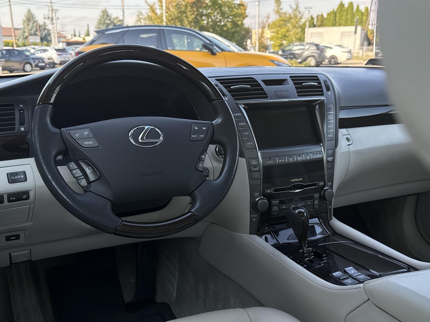 Lexus LS