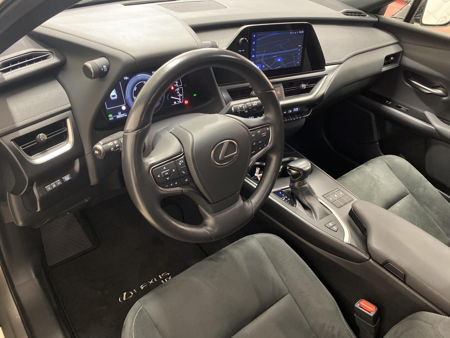 Lexus UX