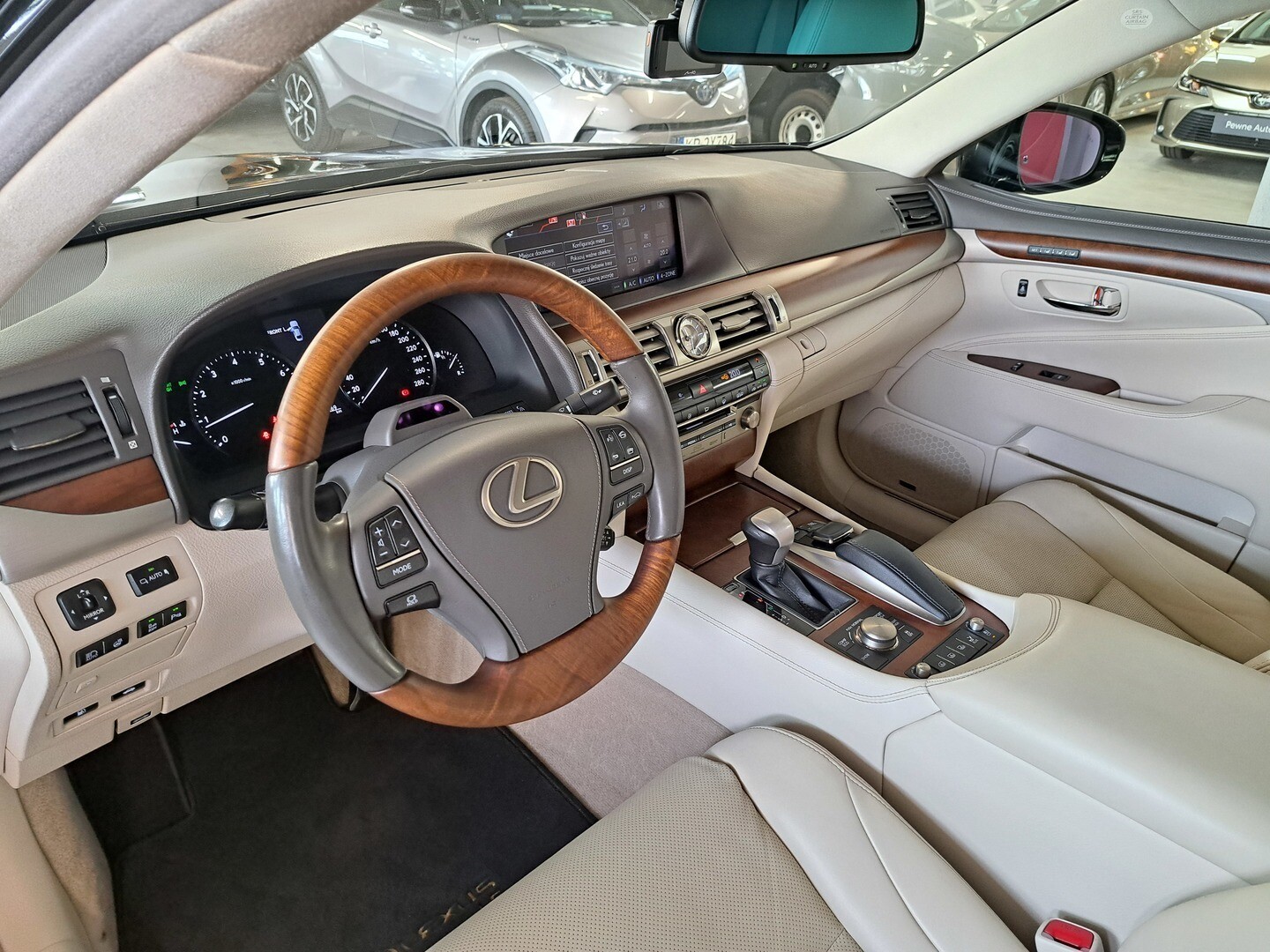 Lexus LS