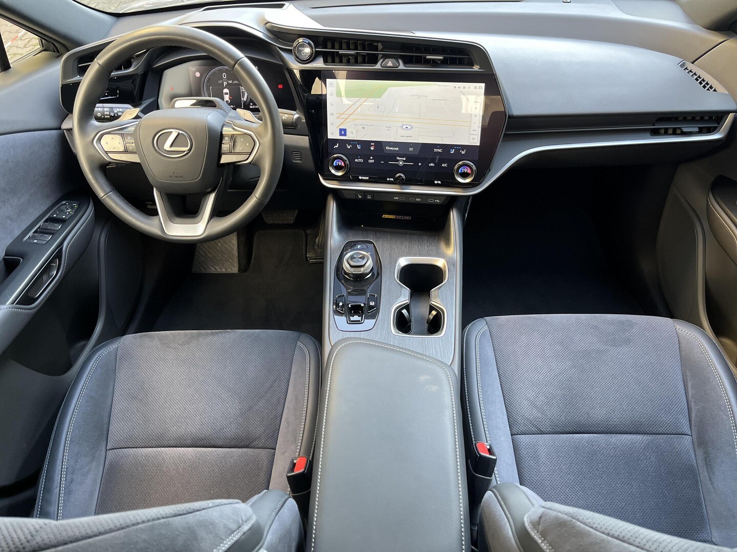 Lexus RZ
