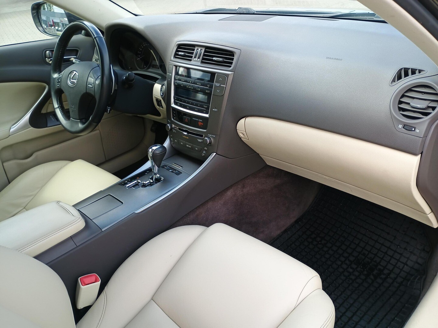 Lexus IS