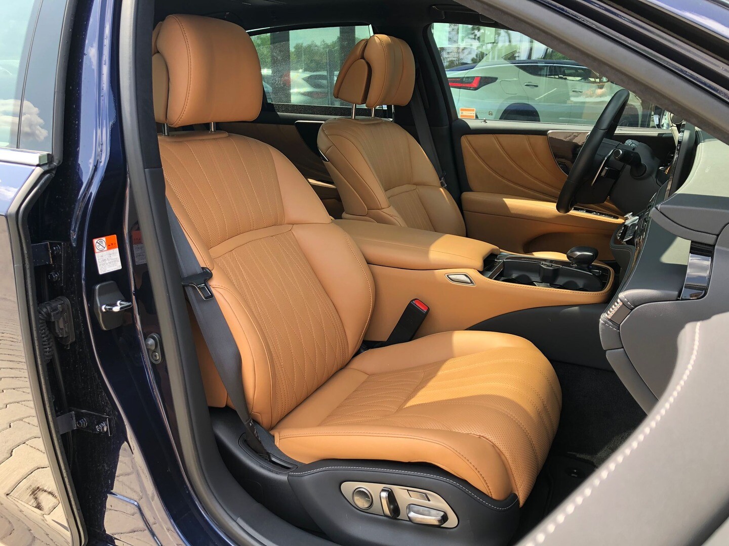 Lexus LS