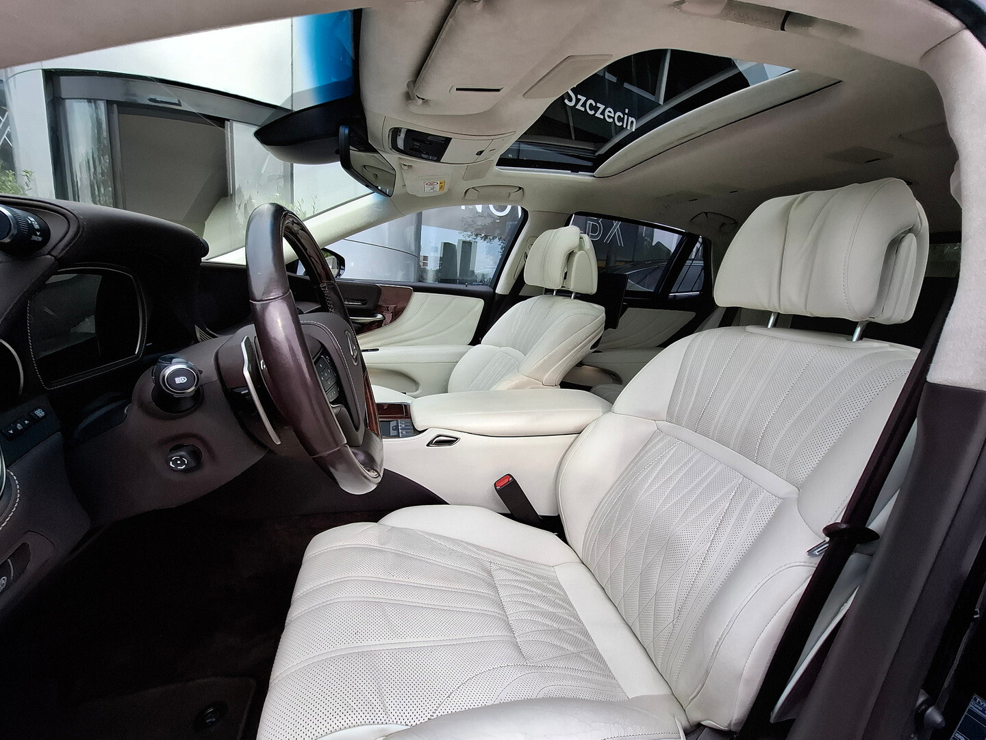 Lexus LS
