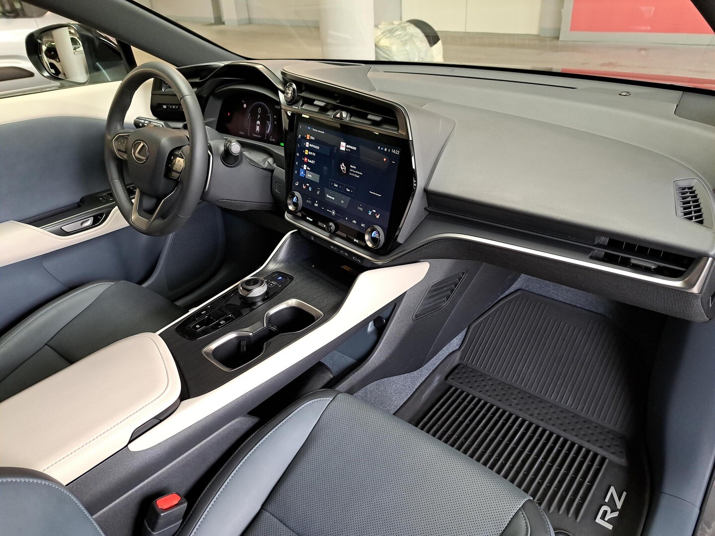 Lexus RZ