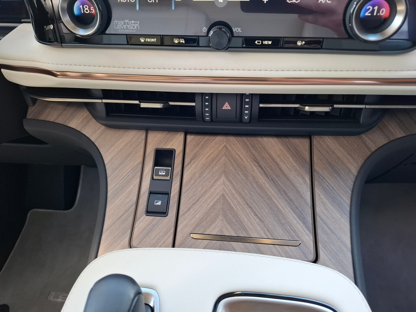 Lexus LM